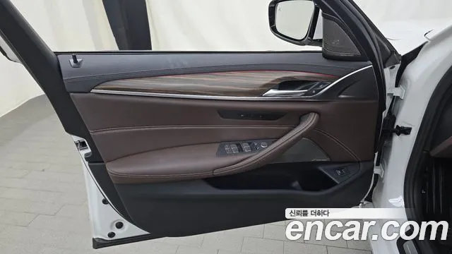 BMW 5 Series G30 — Фото автомобиля 13