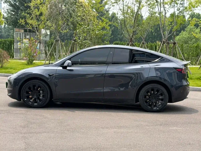 Tesla Model Y — Фото автомобиля 8