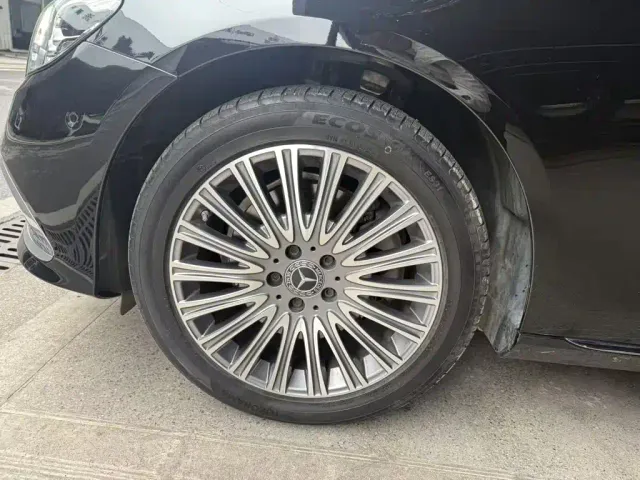 Mercedes-Benz E-Class — Фото автомобиля 9