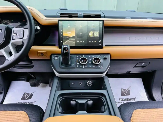 Land Rover Defender — Фото автомобиля 12