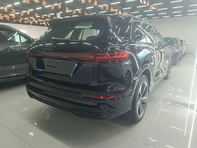 Audi Q5 e-tron — Фото автомобиля 6