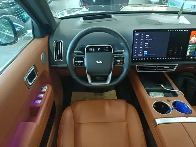 Li Auto L9 — Фото автомобиля 10