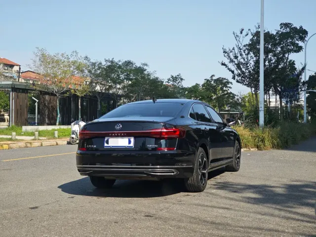 Volkswagen Passat — Фото автомобиля 16