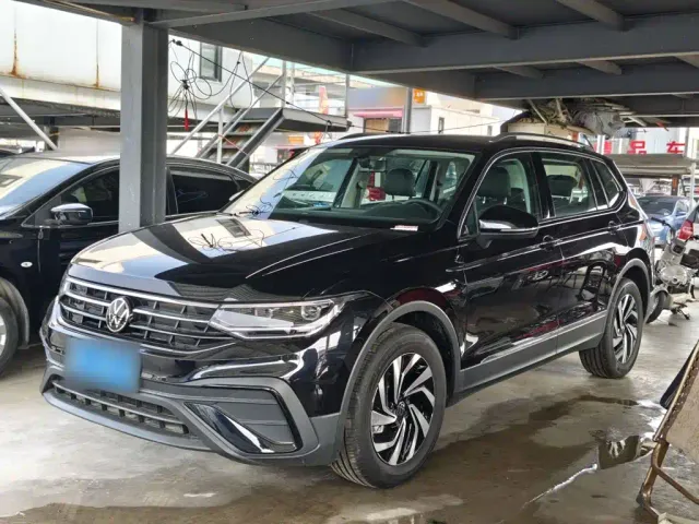 Фотография автомобиля — Volkswagen Tiguan L