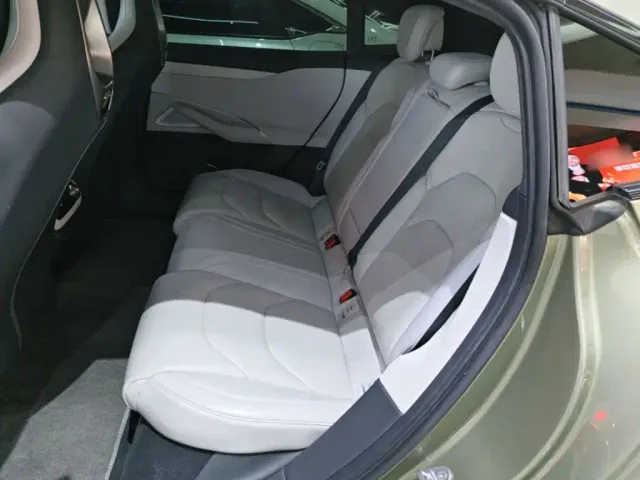 Xiaomi SU7 — Фото автомобиля 16