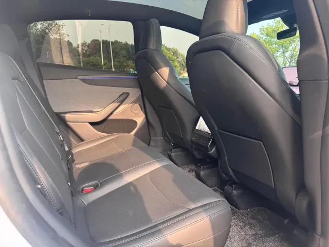 Tesla Model Y — Фото автомобиля 7
