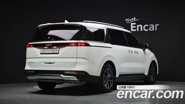 Kia Carnival Generation 4 — Фото автомобиля 2