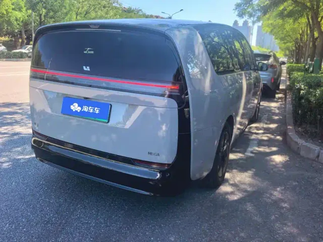 Li Auto MEGA — Фото автомобиля 3