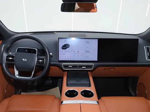 Li Auto L8 — Фото автомобиля 11