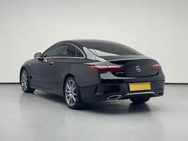 Mercedes-Benz E-Class — Фото автомобиля 3