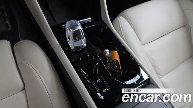 Вольво XC40 B4 Ultimate Bright — Фото автомобиля 9