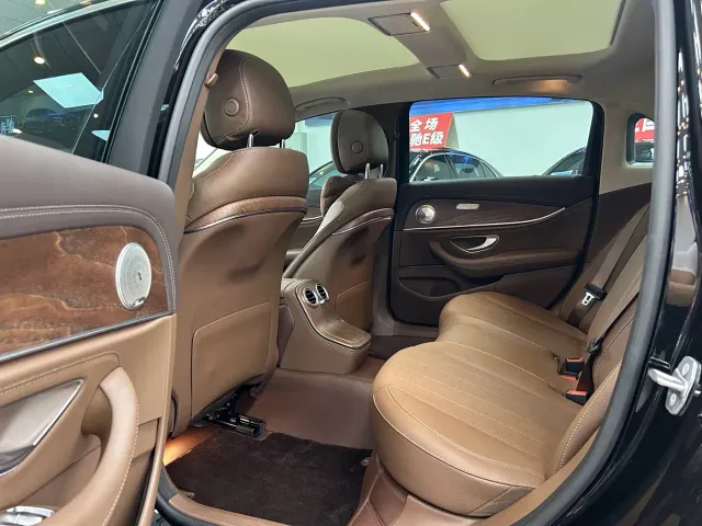Mercedes-Benz E-Class — Фото автомобиля 7