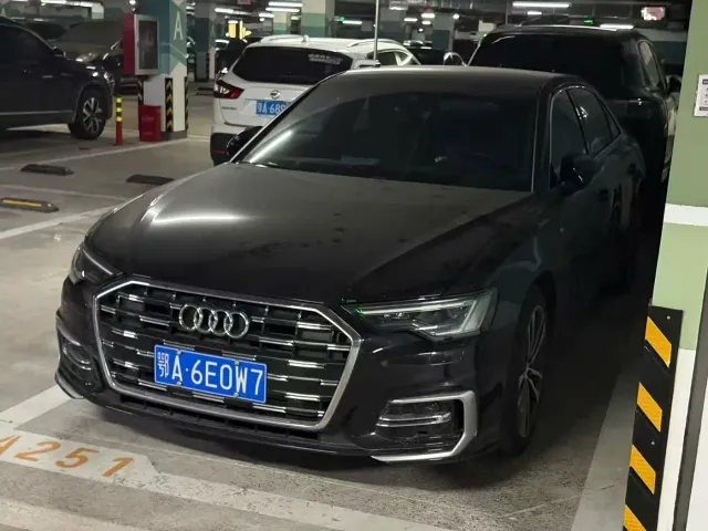 Фотография автомобиля — Audi A6L