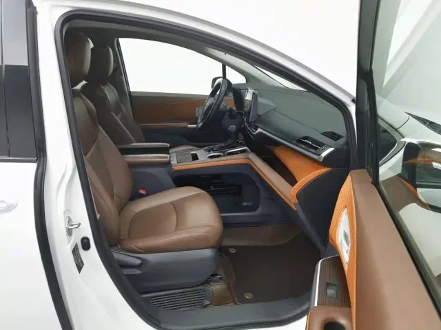 Toyota Granvia — Фото автомобиля 23