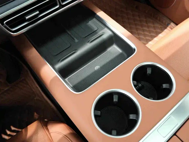 Li Auto L9 — Фото автомобиля 11