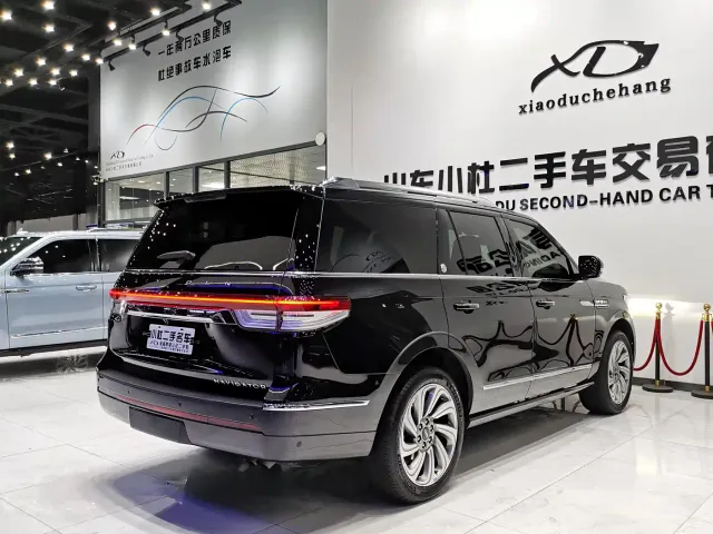 Lincoln Navigator — Фото автомобиля 18