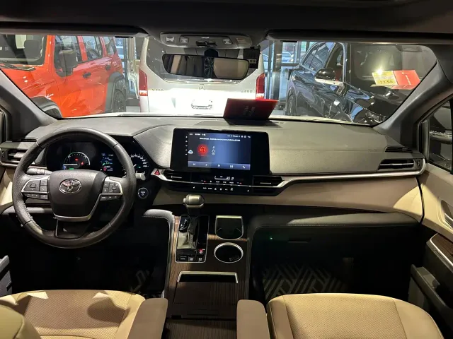 Toyota Sienna — Фото автомобиля 19