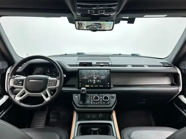 Land Rover Defender — Фото автомобиля 16