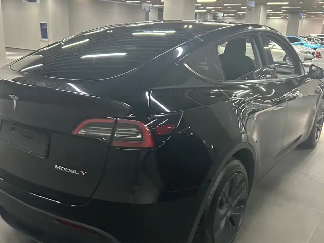Tesla Model Y — Фото автомобиля 8