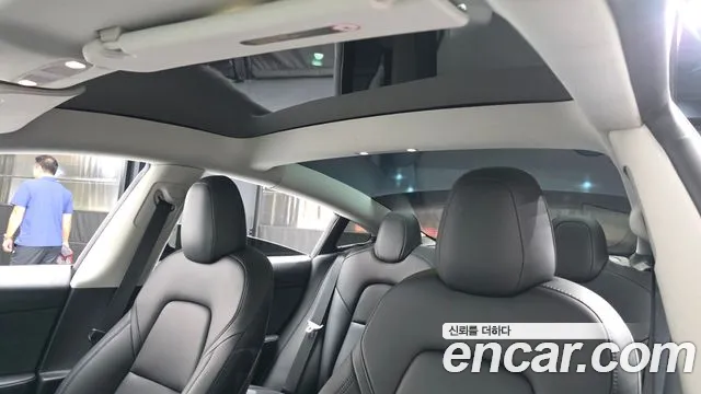 Tesla Model 3 — Фото автомобиля 17