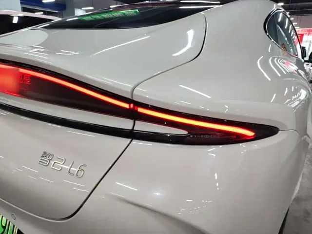 IM Motors L6 — Фото автомобиля 7
