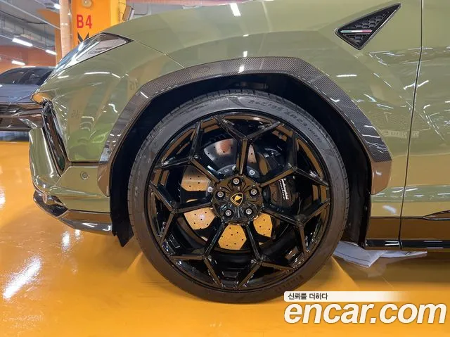 Lamborghini Urus — Фото автомобиля 7