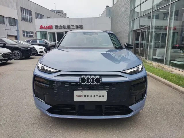 Audi Q6L e-tron — Фото автомобиля 2
