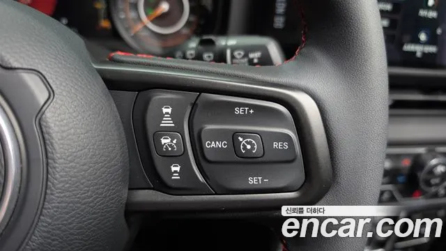 Jeep Wrangler — Фото автомобиля 16