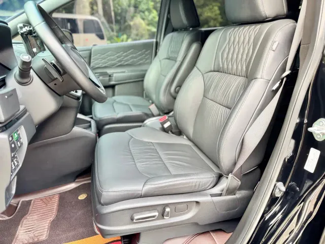 Honda Elysion — Фото автомобиля 17