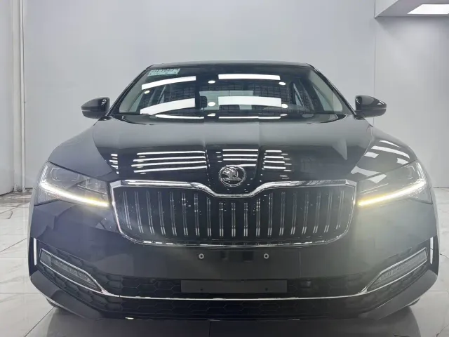 Skoda Superb — Фото автомобиля 2