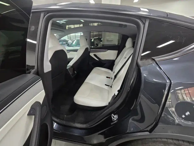 Tesla Model Y — Фото автомобиля 6