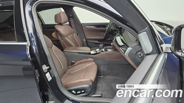 BMW 5 Series G30 — Фото автомобиля 16
