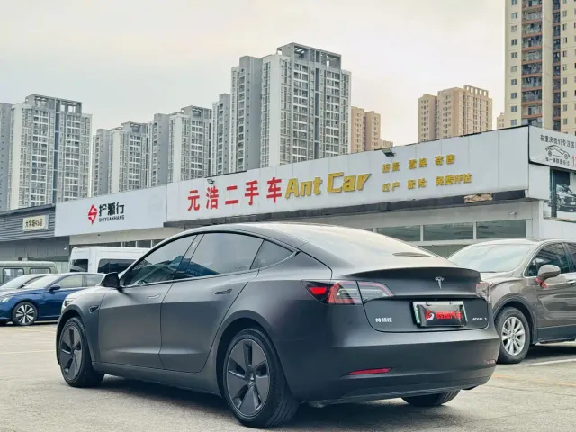 Tesla Model 3 — Фото автомобиля 5
