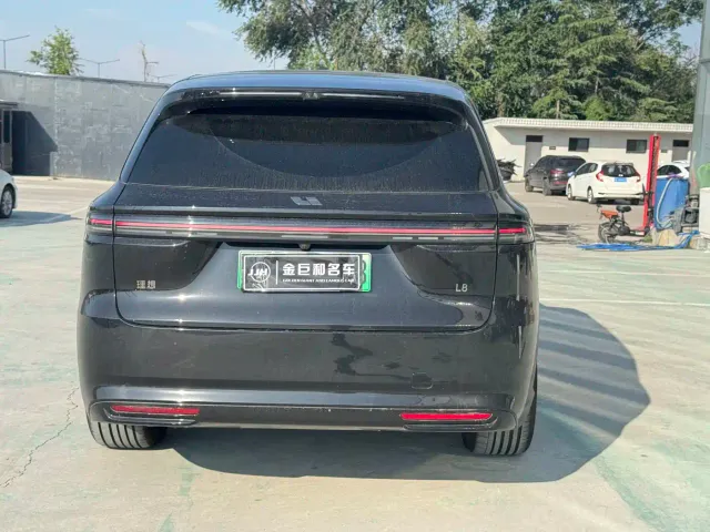 Li Auto L8 — Фото автомобиля 12
