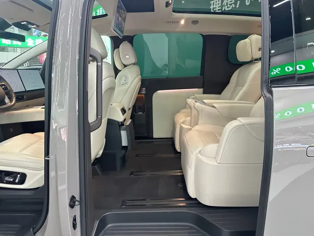 Li Auto MEGA — Фото автомобиля 4