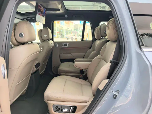 Li Auto L8 — Фото автомобиля 10