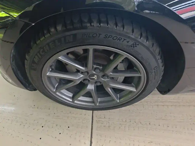 Tesla Model 3 — Фото автомобиля 22