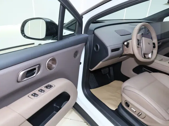 Li Auto i6 — Фото автомобиля 10