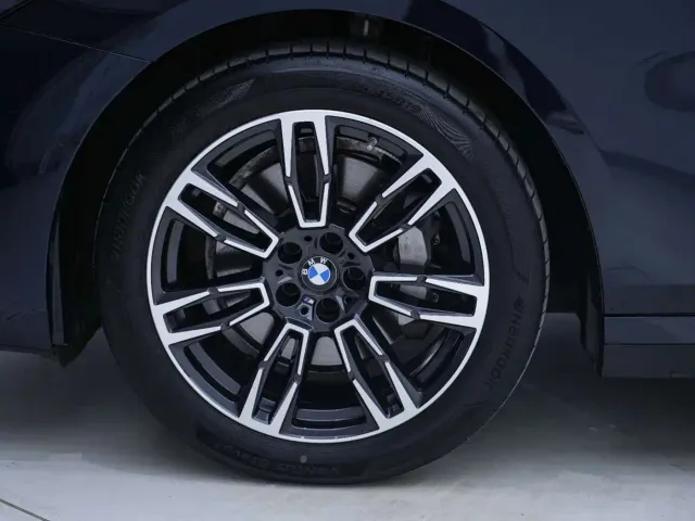 BMW 5 Series — Фото автомобиля 15