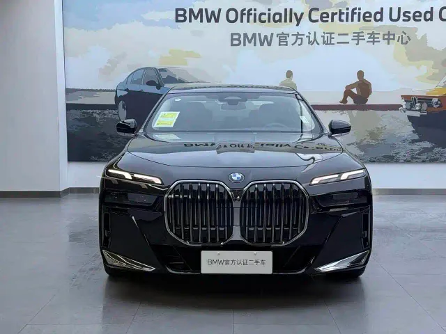 BMW 7 Series — Фото автомобиля 3
