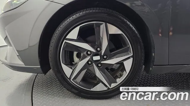 Hyundai Avante CN7 — Фото автомобиля 5