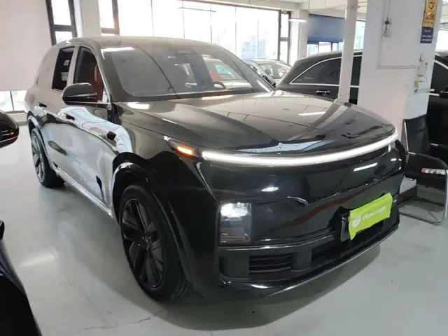 Li Auto L8 — Фото автомобиля 3