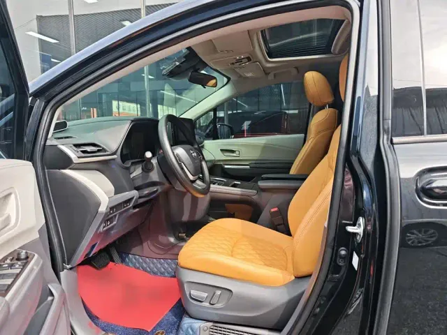 Toyota Sienna — Фото автомобиля 16