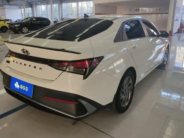 Hyundai Elantra — Фото автомобиля 3