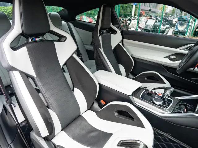 BMW M4 — Фото автомобиля 11