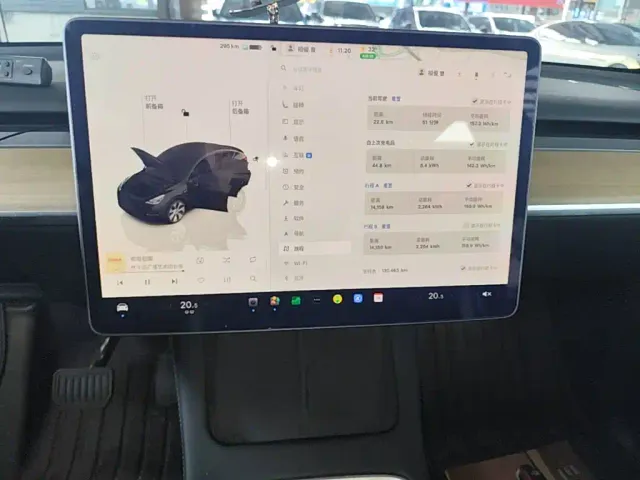 Tesla Model Y — Фото автомобиля 12