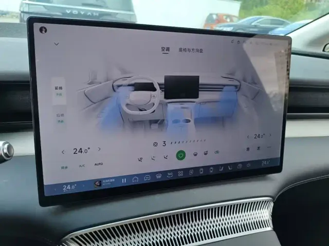 Xpeng X9 — Фото автомобиля 12