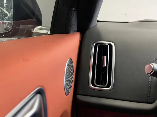 Li Auto L8 — Фото автомобиля 21