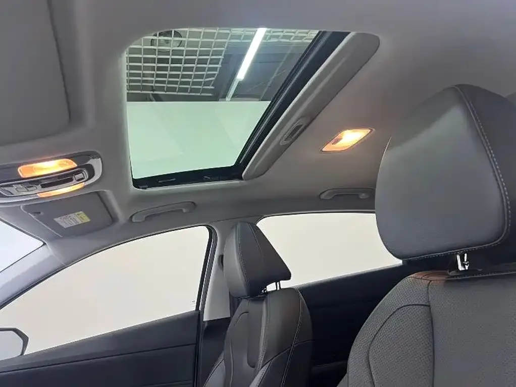 Hyundai Elantra 2023 Model 1.5L CVT LUX Premium Edition — Фото автомобиля 11