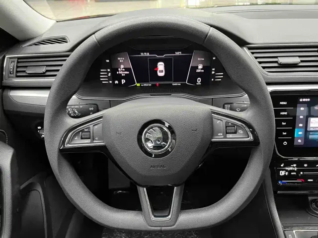 Skoda Superb — Фото автомобиля 9